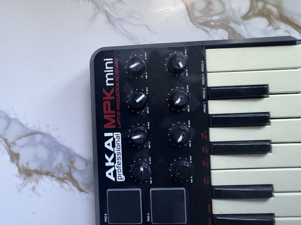 Akai MPK mini Controller