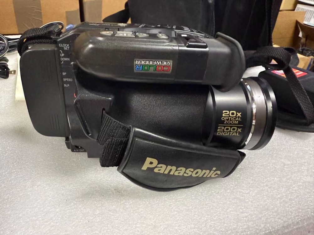 Panasonic PV-D506D Camcorder with bag