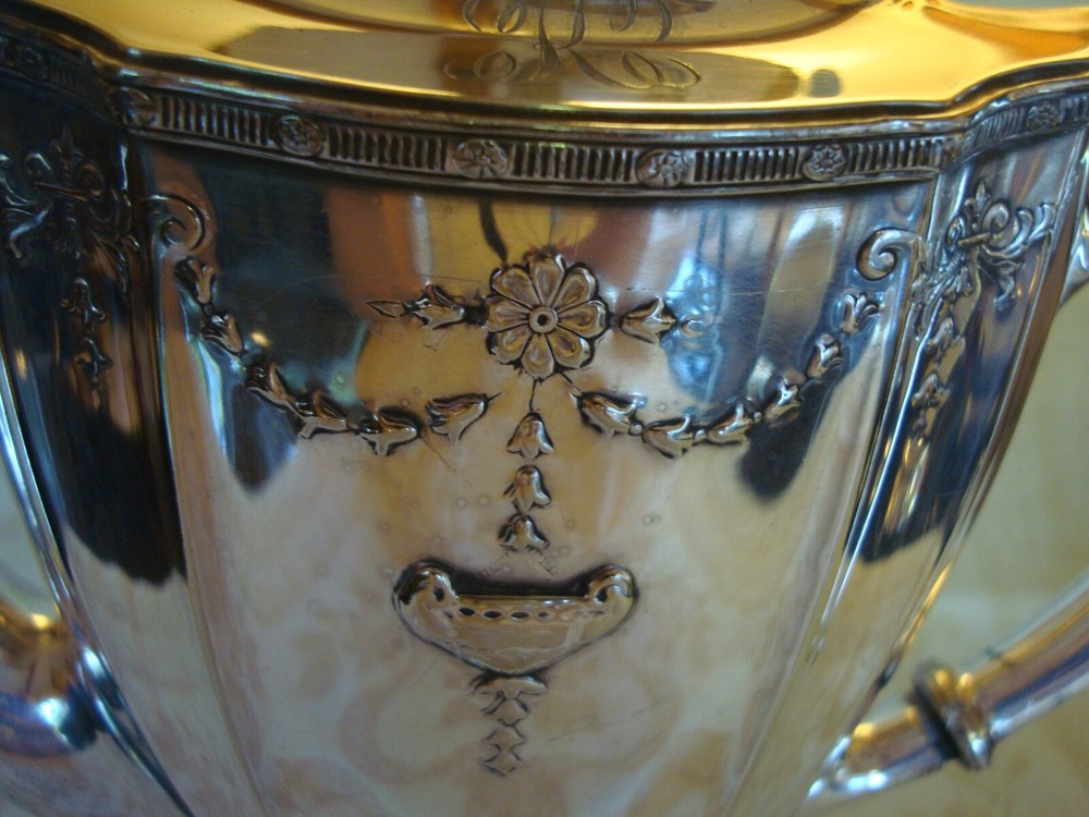 MERIDEN SILVER PLATE 1921 TEA POT, LARGE 11"