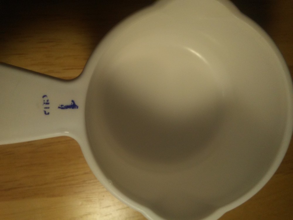 Tupperware curved handled measuring cups ergo