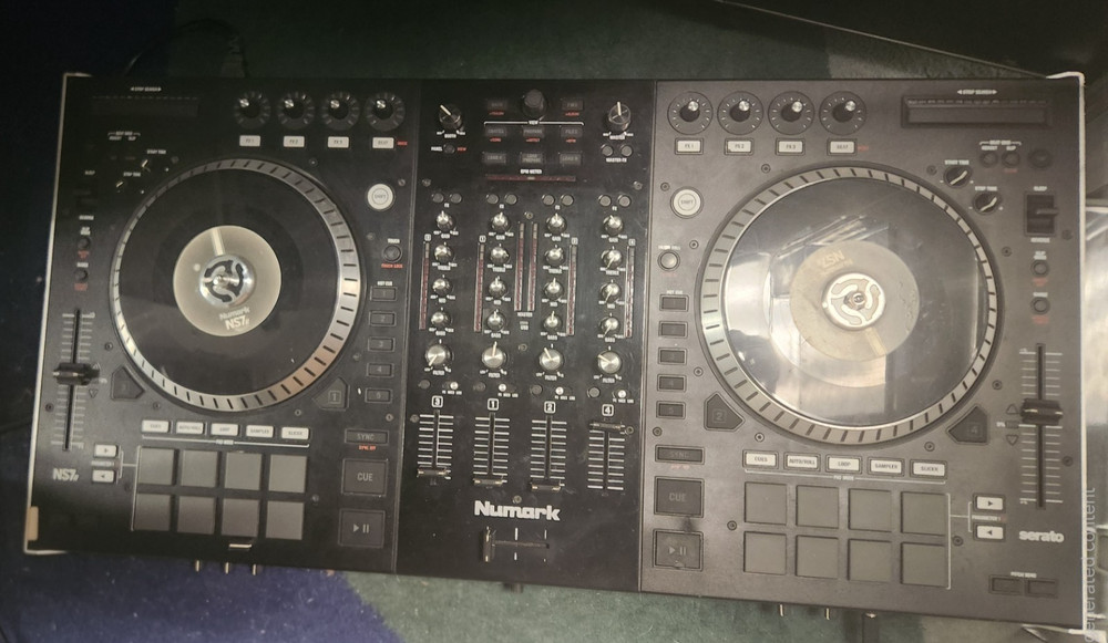 Numark NS7II Digital DJ Controller + Cover