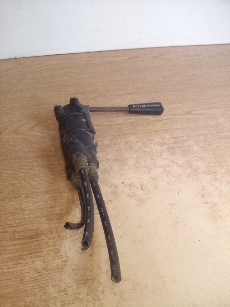 Bendix T-294095-A Trailer Brake Valve