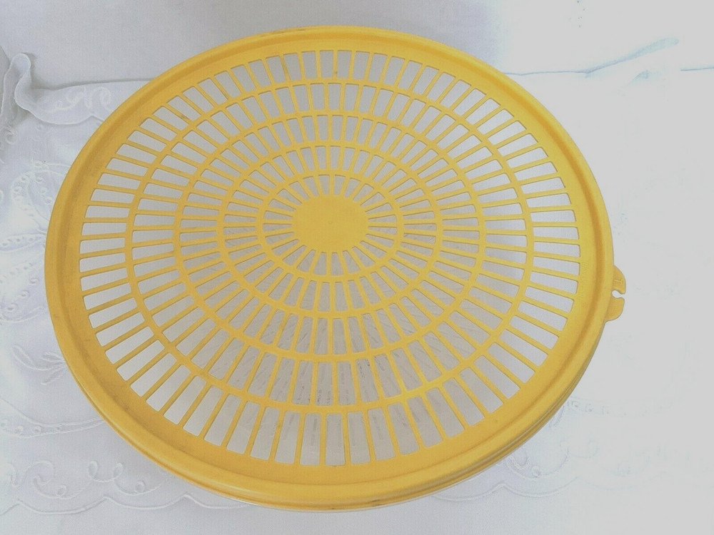 Tupperware White Shear Colander With Strainer Flow Thru Lid Yellow 10" Diameter