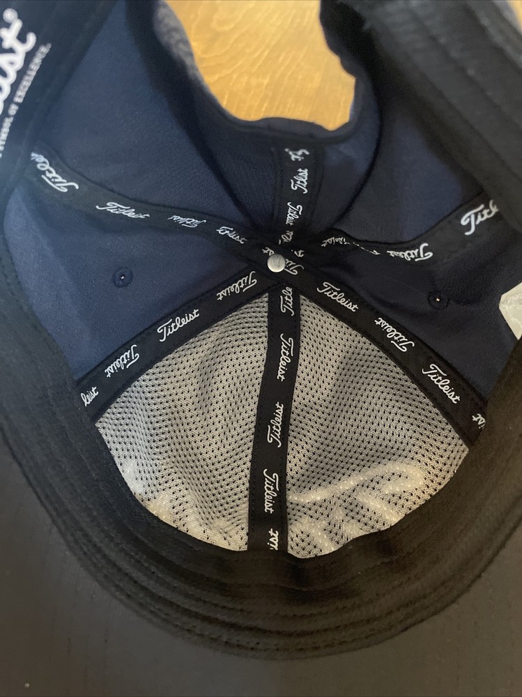 TITLEIST Golf Hat Strapback Adjustable Cap Navy Blue Tech Performance Material
