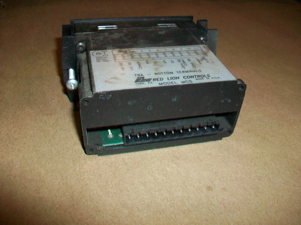 RED LION Panel Meter MCS4Y00D USED