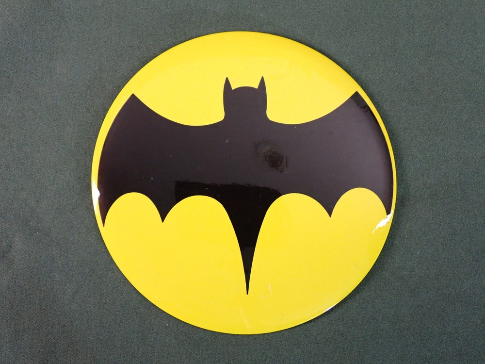 BATMAN LOGO BUTTON PIN BACK  LARGE  6 INCH