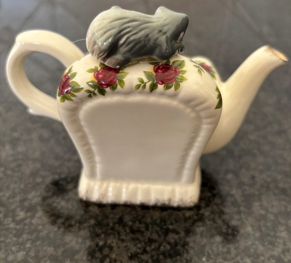 Royal Albert Miniature Tea Pot, Two Cats Playing