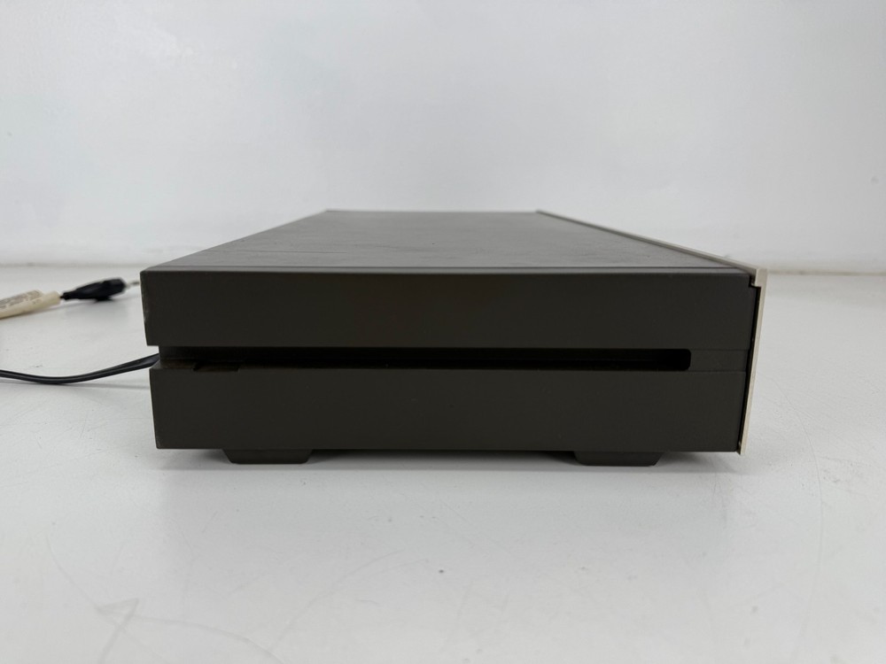 Sansui T-77 Synthesizer Tuner