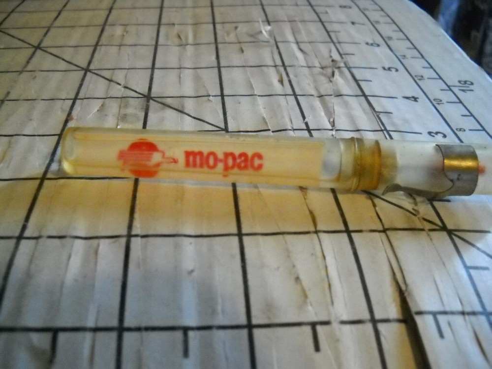 Vintage Mo-Pac Pocket Clip Oiler. refillable