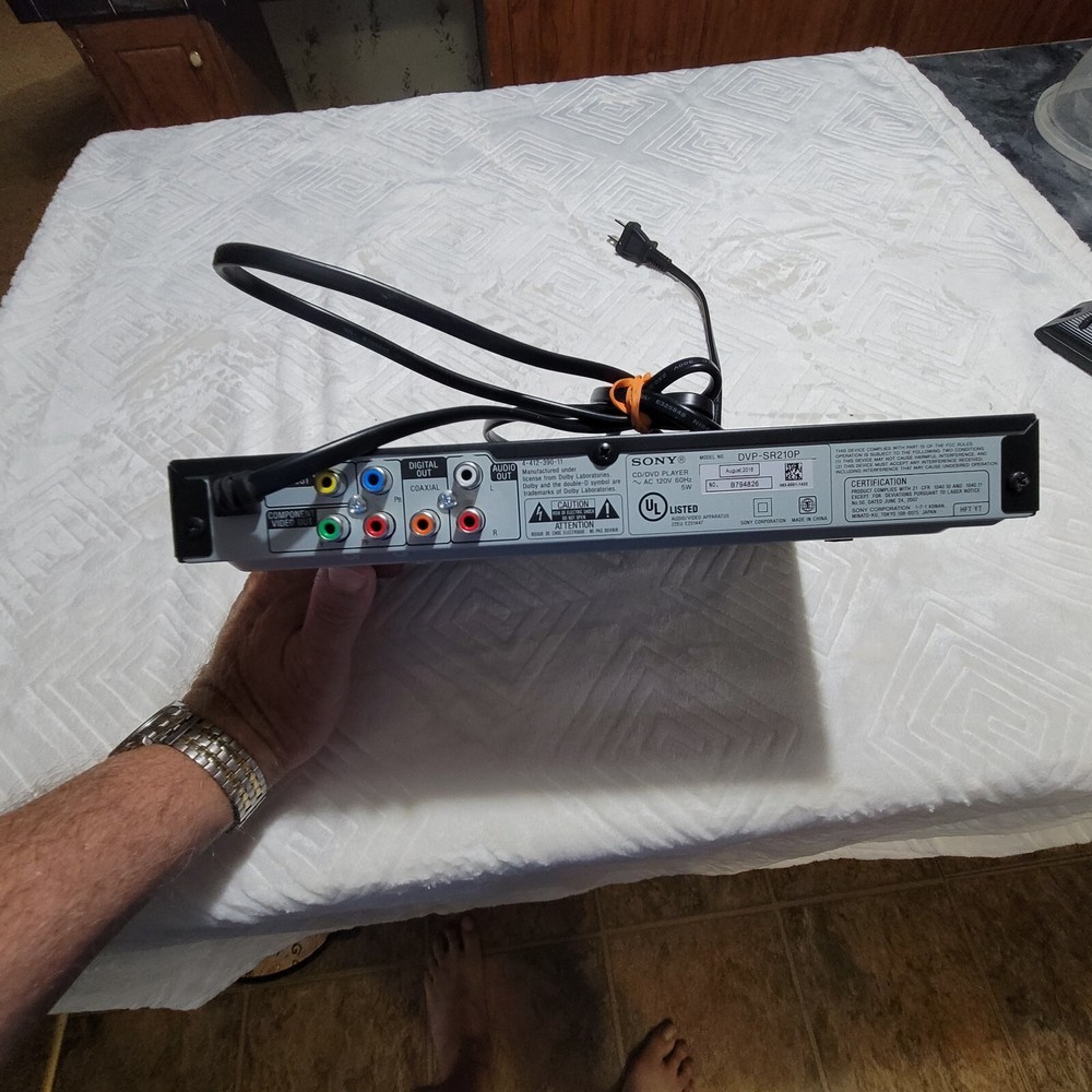 Sony DVP-SR210P Progressive Scan CD/DVD Player With Remote Tested Working