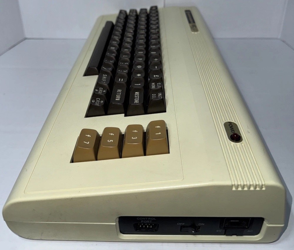 Commodore VIC-20 Vintage Computer Console Complete w Box Manual Tested & Works