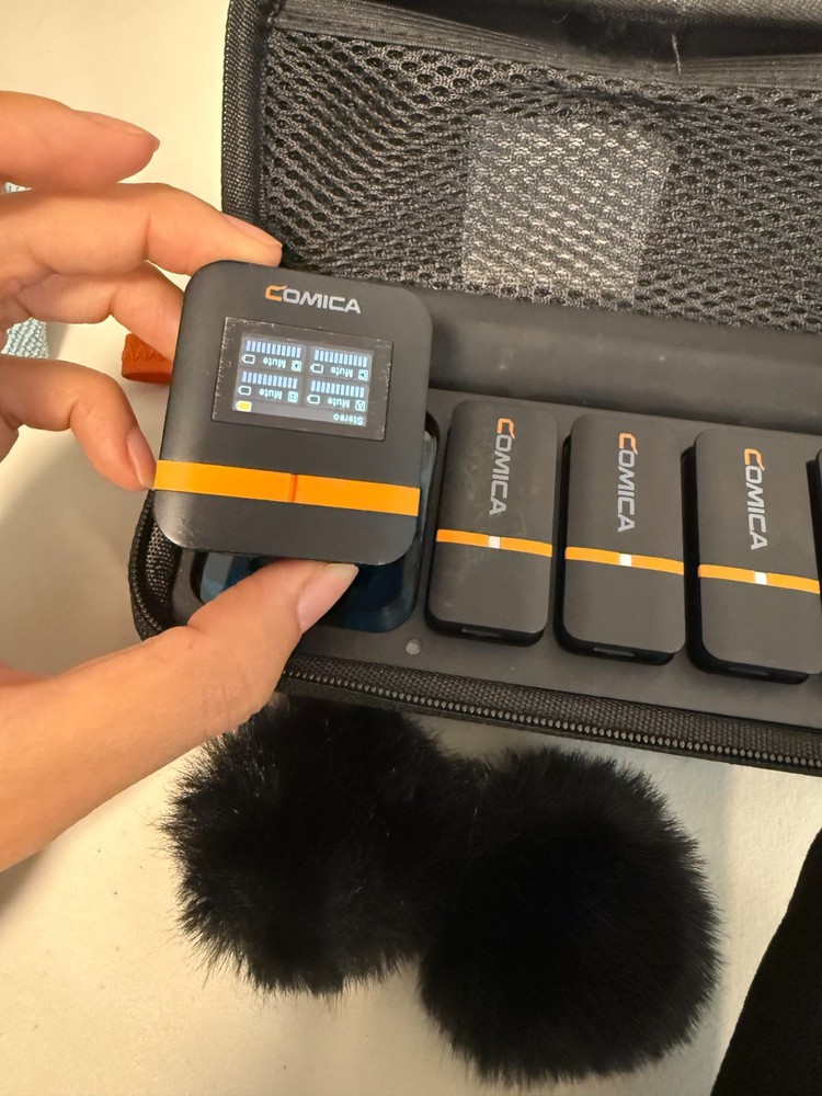 COMICA Vimo Q 4-Channel Wireless Lavalier Microphone with Carrying Case