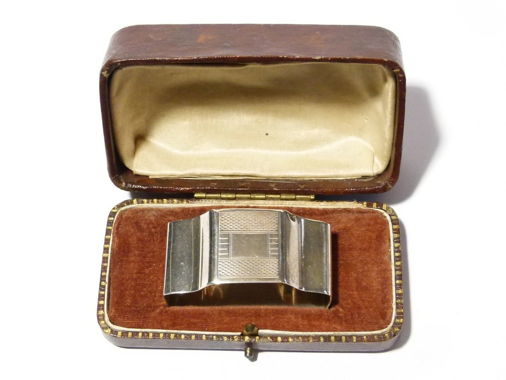 1945 Solid Silver Asymmetrical Napkin Ring Vacant Cartouche in Fitted Case