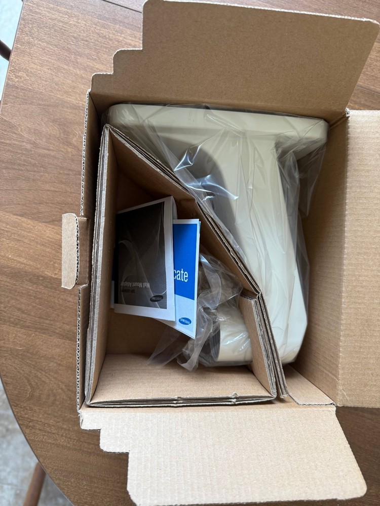 New - Open Box - Samsung SBP-300WM1 Wall Bracket