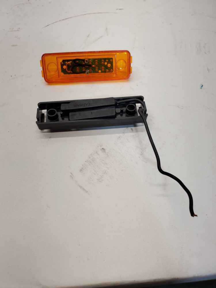Universal Marker Light 38161BAKB (759-10089)