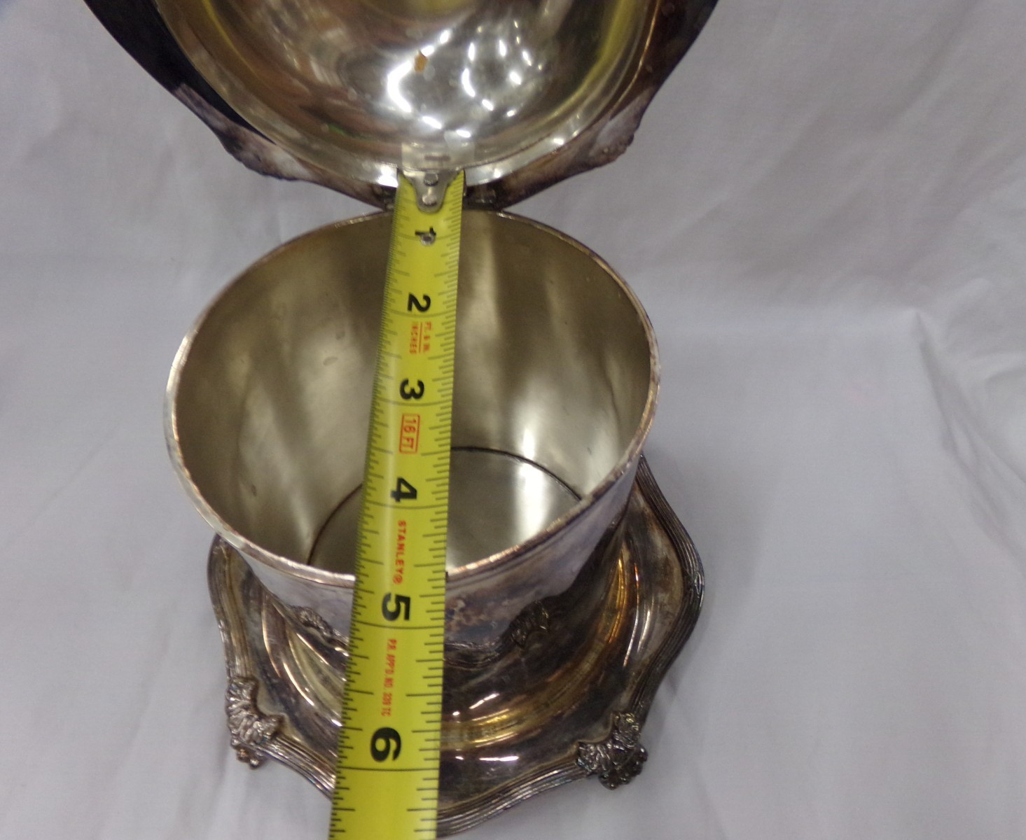 Antique WALKER & HALL SHEFFIELD ENGLAND SILVERPLATE FOOTED BISCUIT BARREL