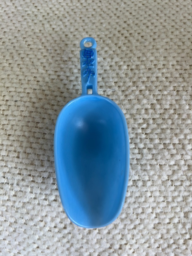 Lustro-wave and Other Plastic Scoops
