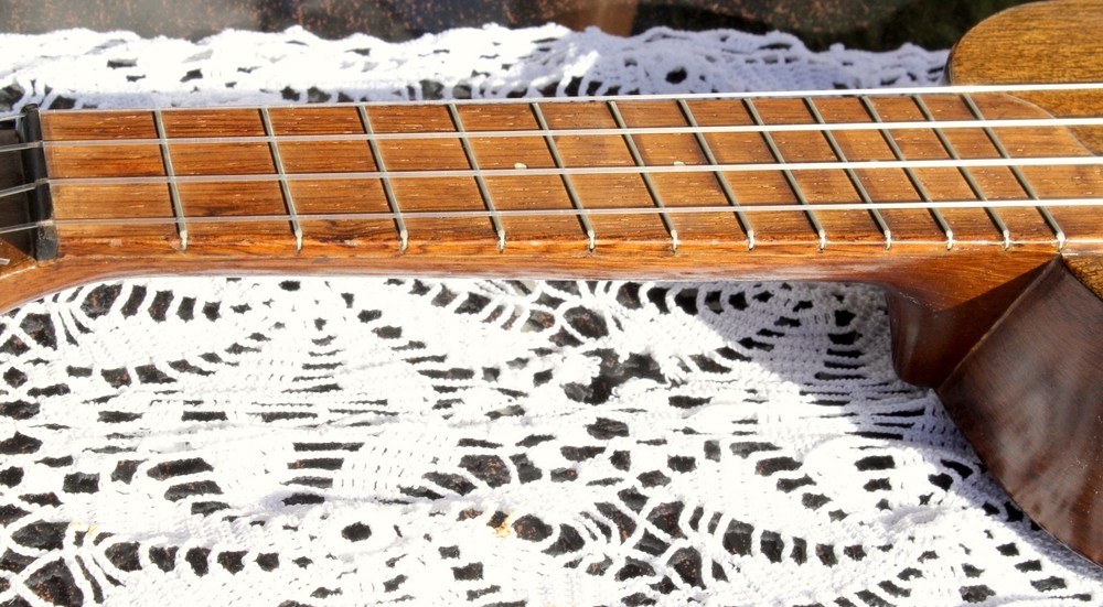 MARTIN & CO O 4-String UKE Ukelele with Soft Case – Very Good