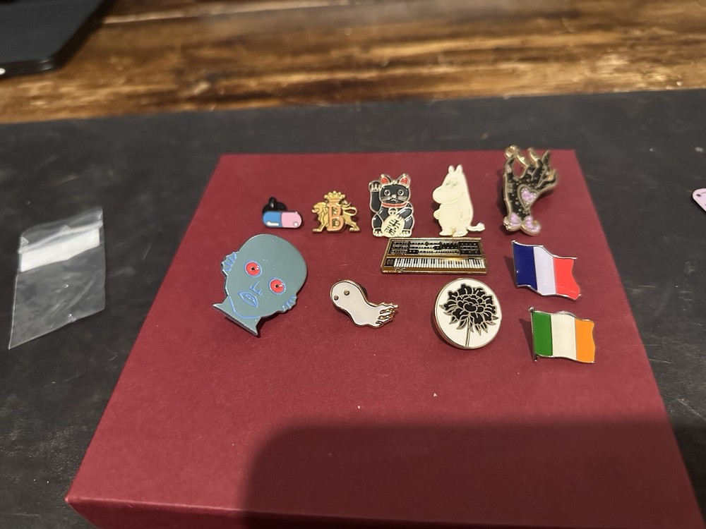 clothing badge pin