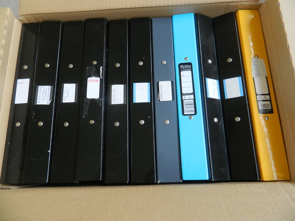 WORLD STAMPS COLLECTION ON HAGNER PAGES IN 11 BINDERS (Our ref. W1)