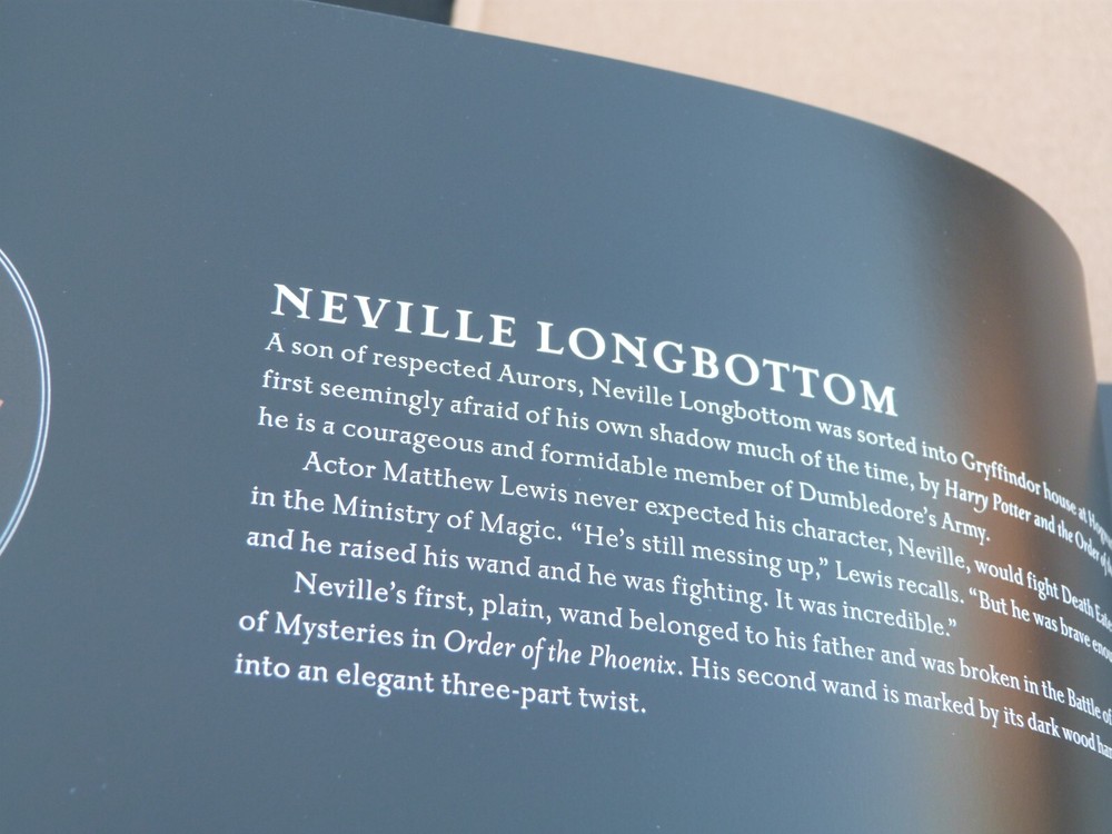 HARRY POTTER - The Wand Collection Book