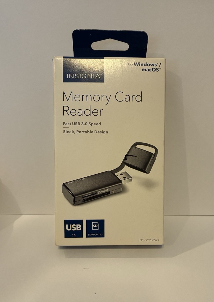 Insignia USB 3.0 Memory Card Reader Sleek Portable Design.. SD/MICRO SD