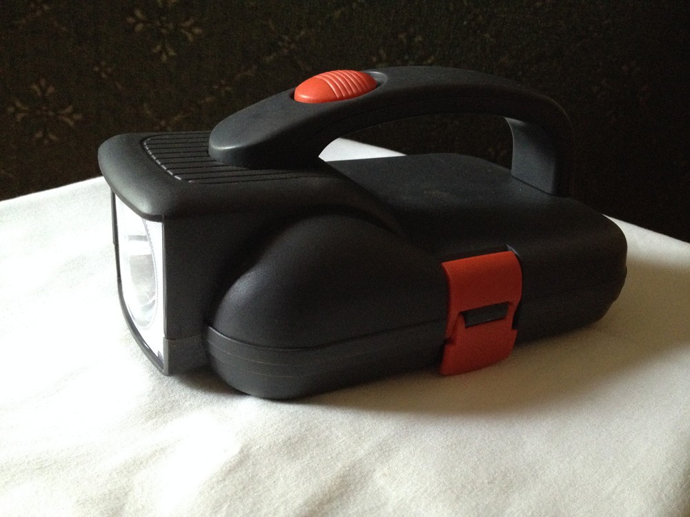 flash light with tool box