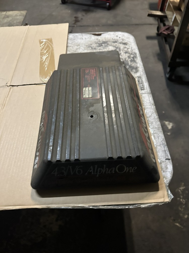 Mercruiser 4.3 v6 alpha one engine cover