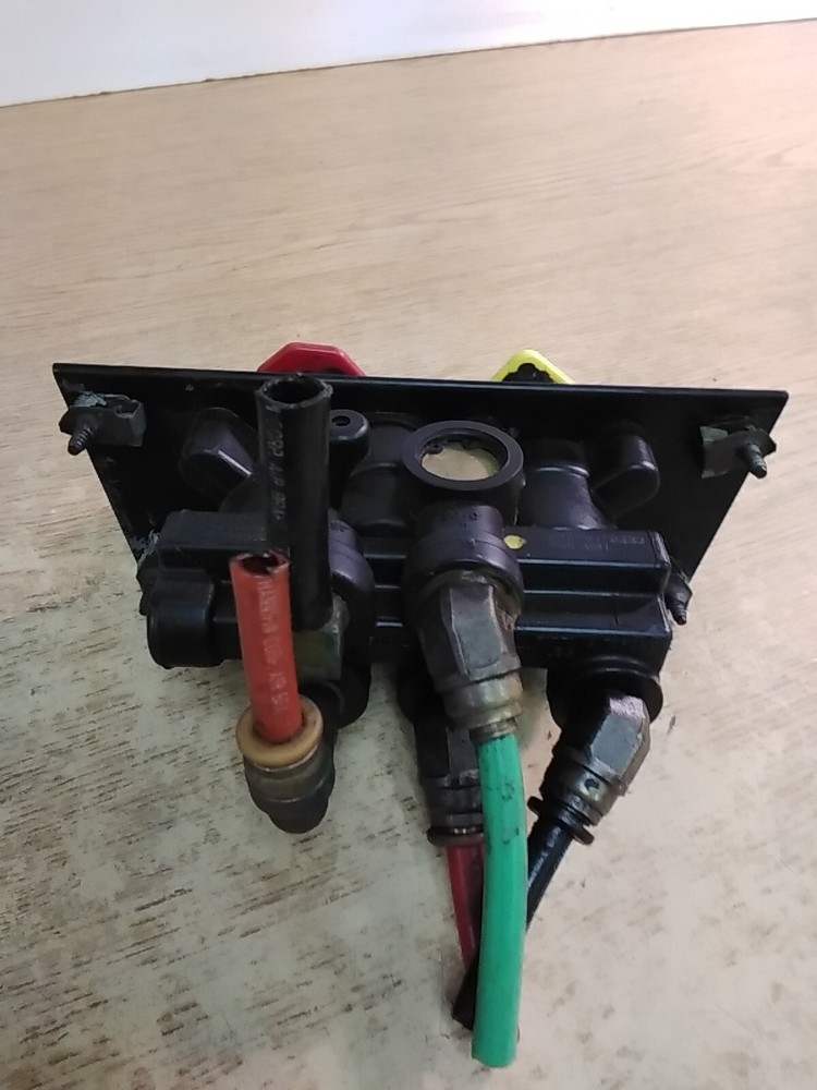 Bendix 5005081 Air Brake Valve