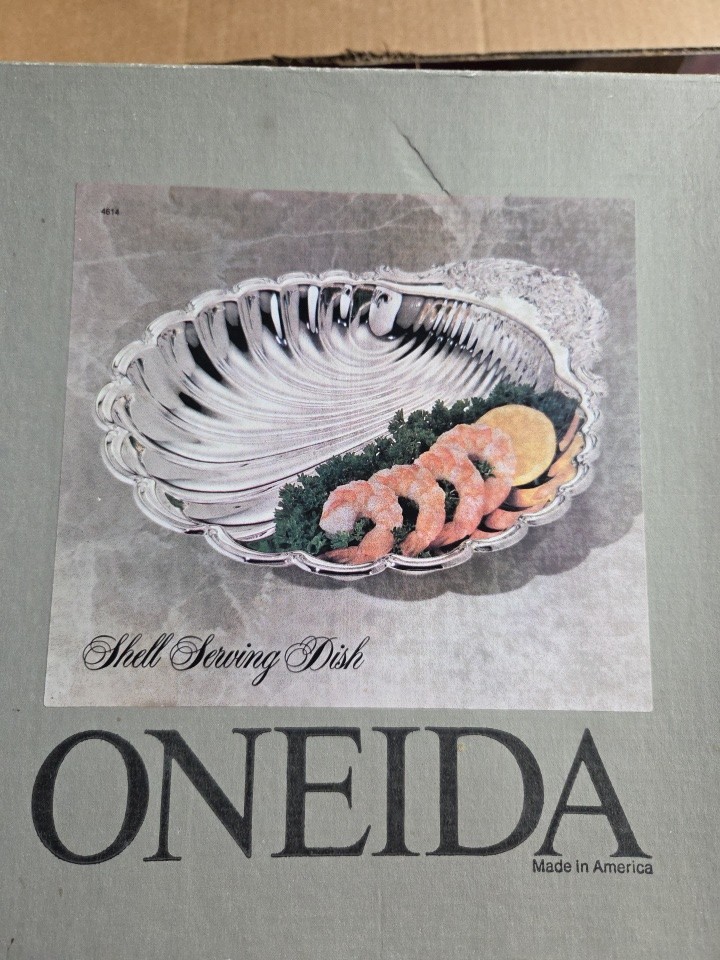 Oneida Silversmiths 14x11 Inch Sea Shell Dish With Box