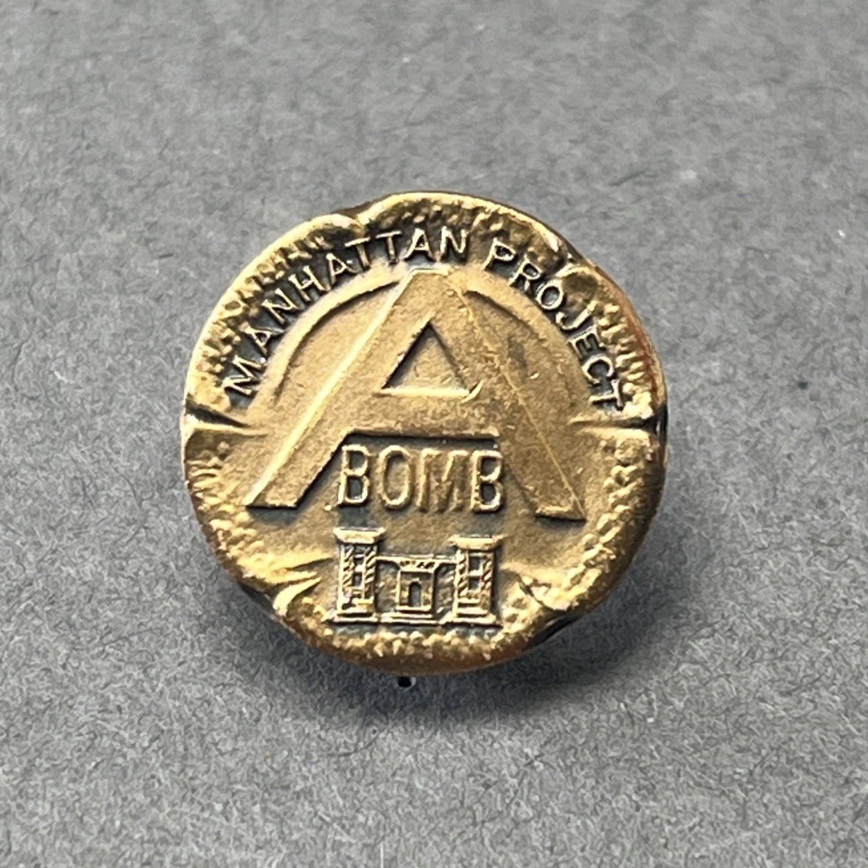 MANHATTAN PROJECT ATOMIC "A" BOMB Workers Lapel Pin Award Bronze WW2 1945