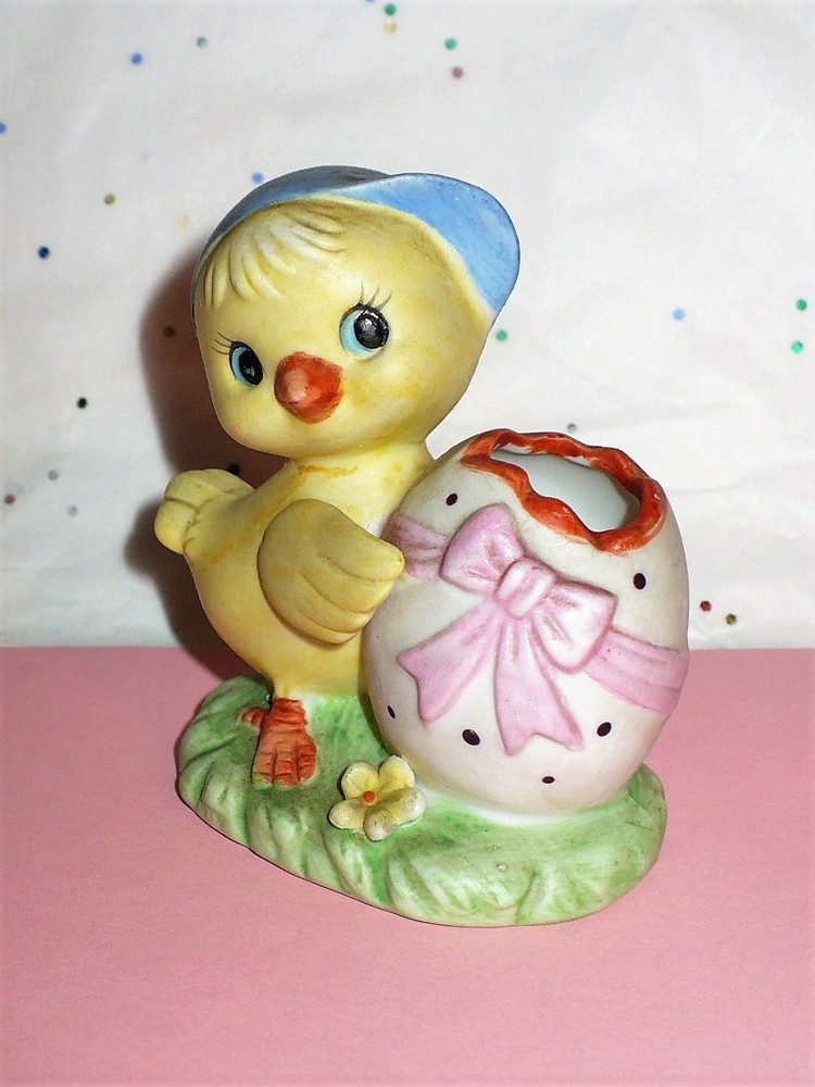 VINTAGE EASTER BRINN'S DUCKLING WITH RIBBON EGG SMALL FIGURINE