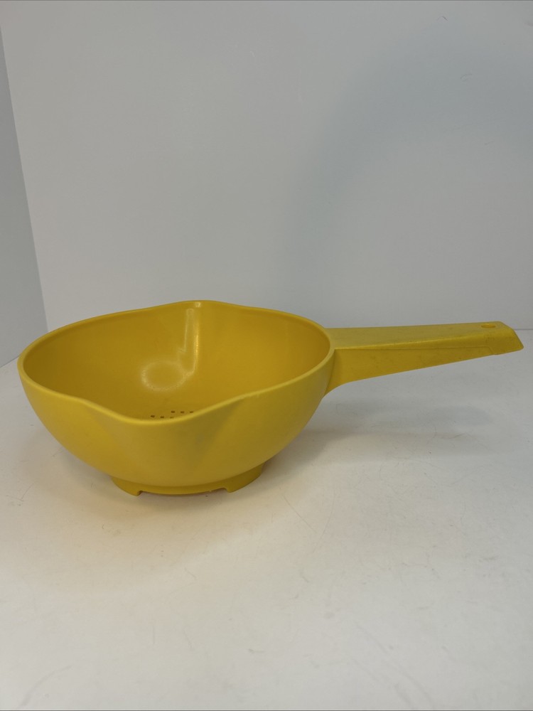 TUPPERWARE Colander Strainer 1 Quart Yellow (G1)