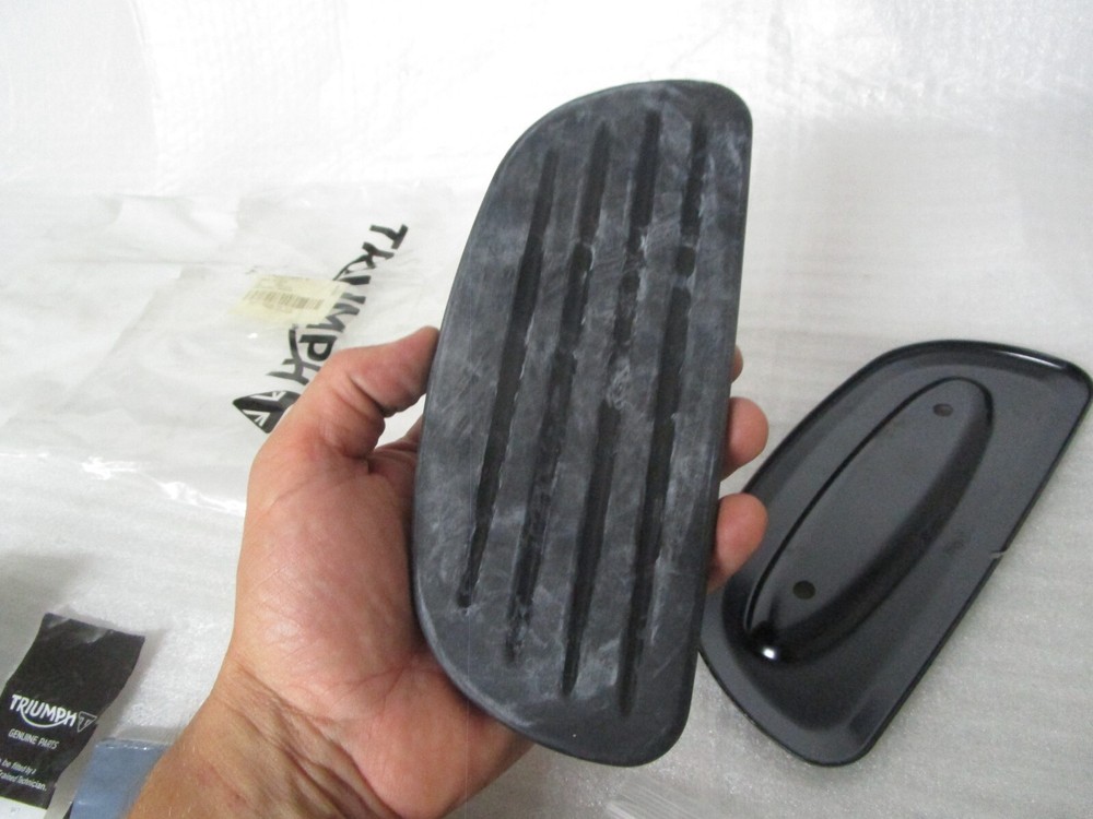 Triumph Thunderbird 1600 1700 Passenger Floorboard Rubber (ONE)