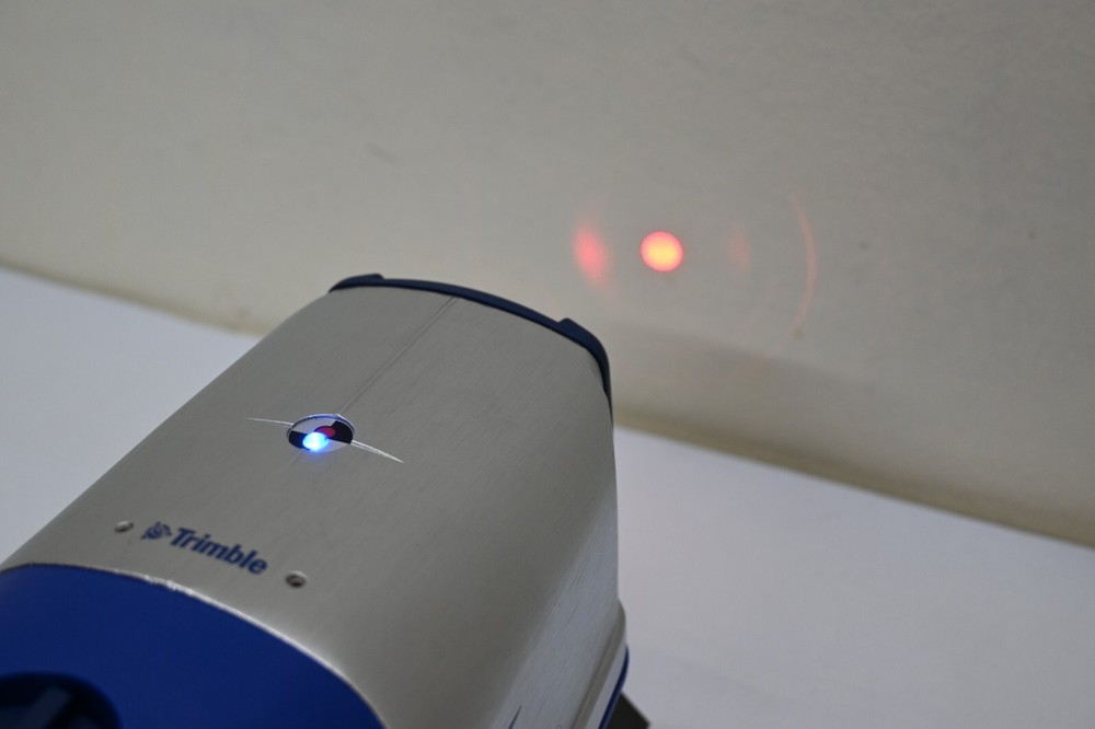 Spectra Trimble DG711 Precision Pipe Laser Kit DG711