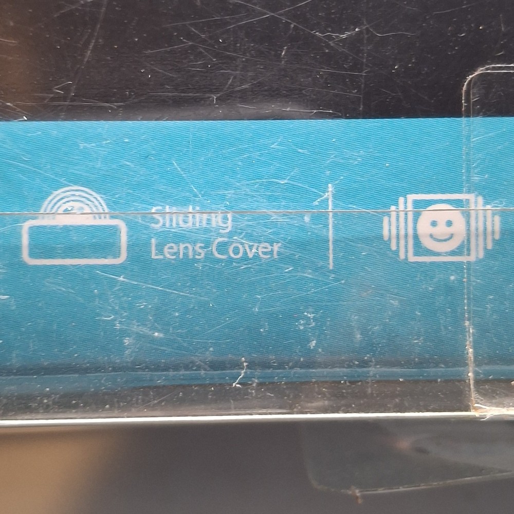 iLuv Compact-Fit Computer Compact USB Webcam with Microphone & Sliding Lens cove