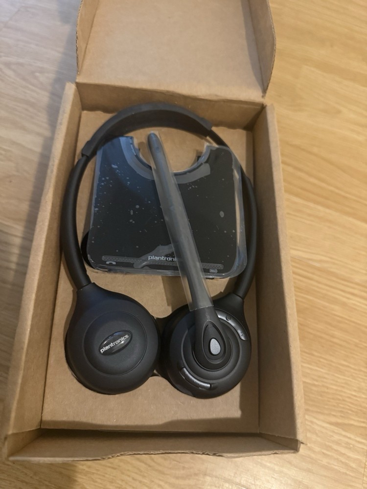 Plantronics CS520 Wireless Office Phone Headset System Long Range Landline