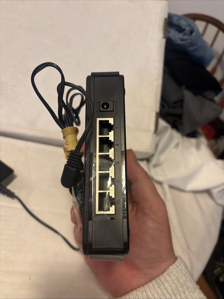 D-Link DES-1105 5-Port 10/100 Network Switch