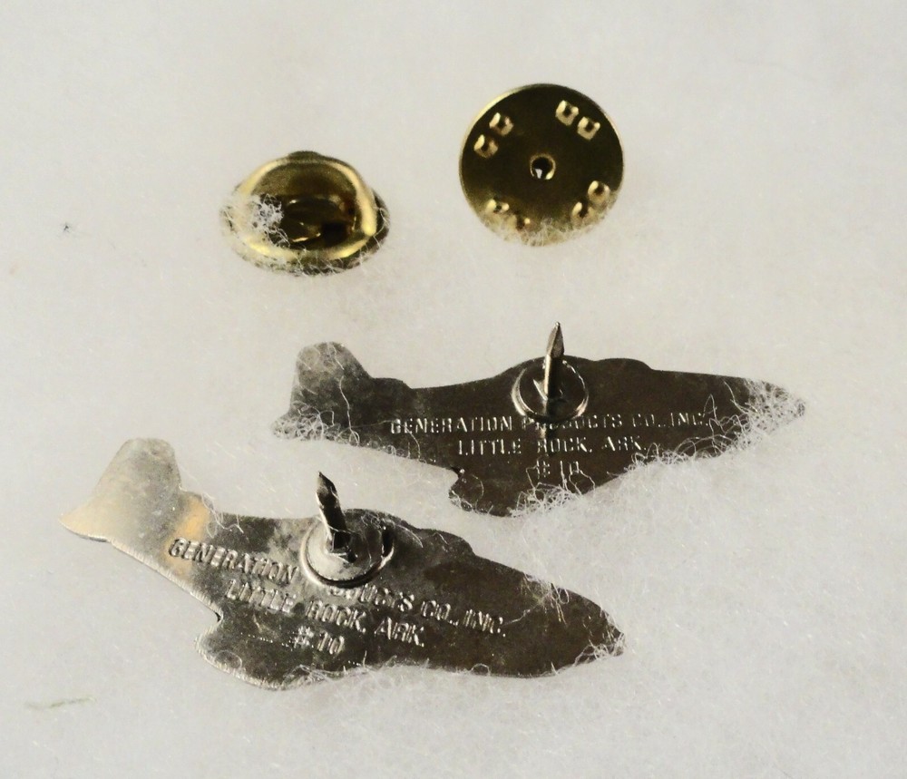2 Old Fighter Plane Pins: WW2 P-51 Mustangs