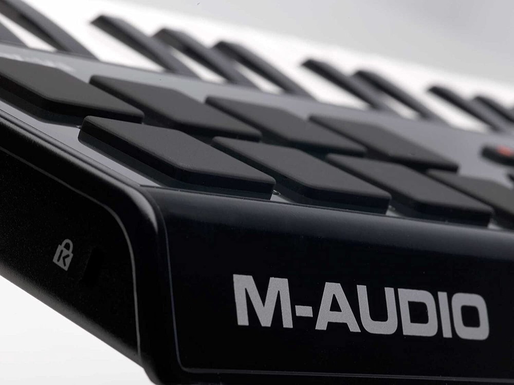M-Audio Axiom AIR Mini 32-Key USB MIDI Keyboard & Drum Pad Controller