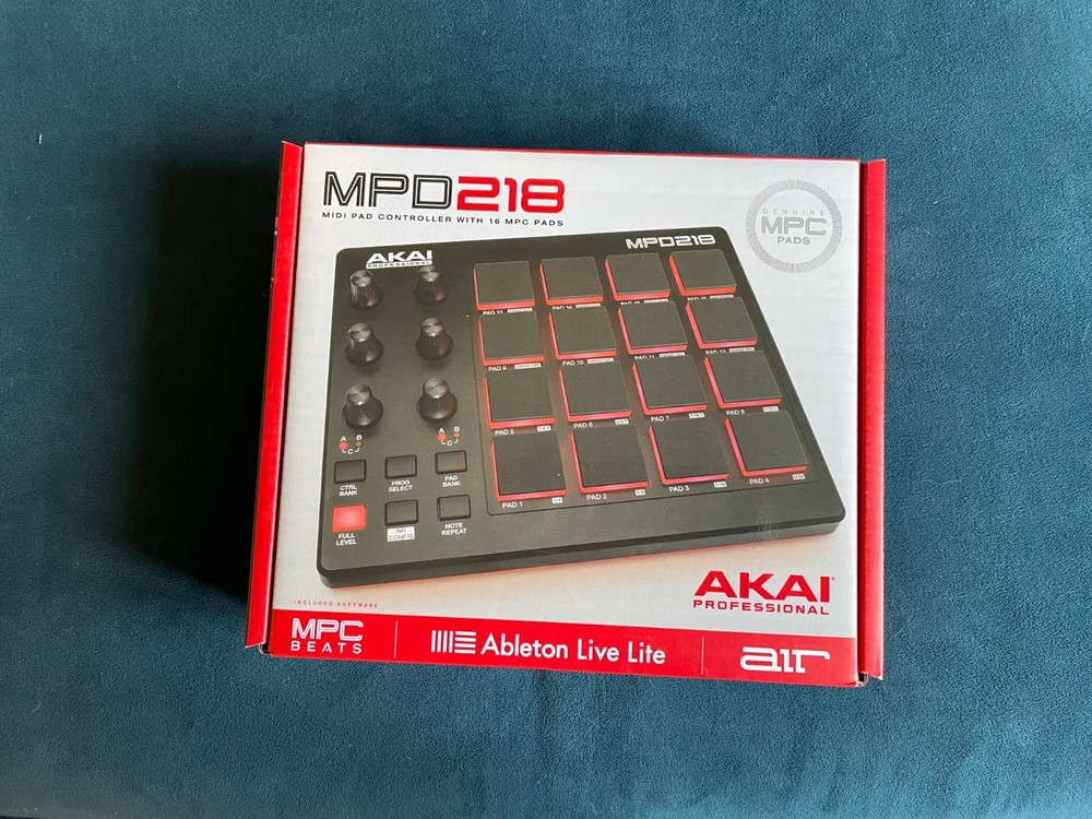 AKAI Professional MPD218 USB MIDI Controller 16 MPC Drum Pads