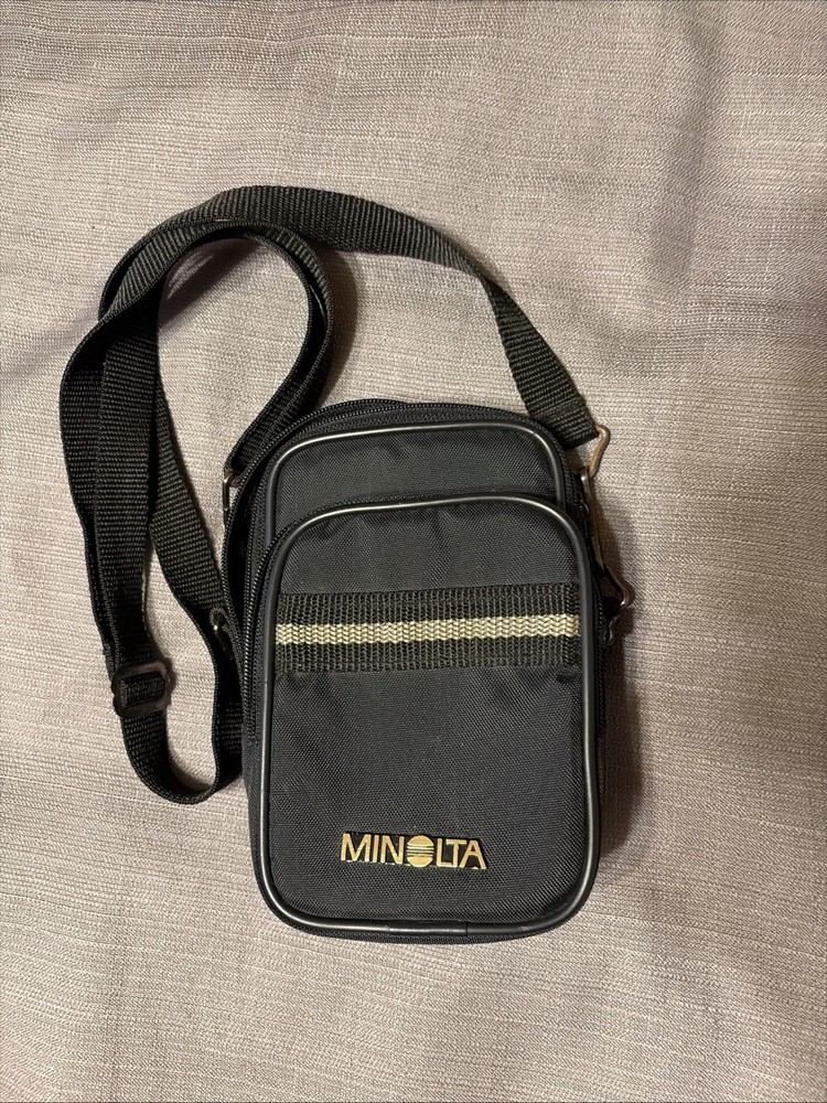 Minolta Small padded zip up Nylon Camera Case/ adjustable shoulder strap-Loop