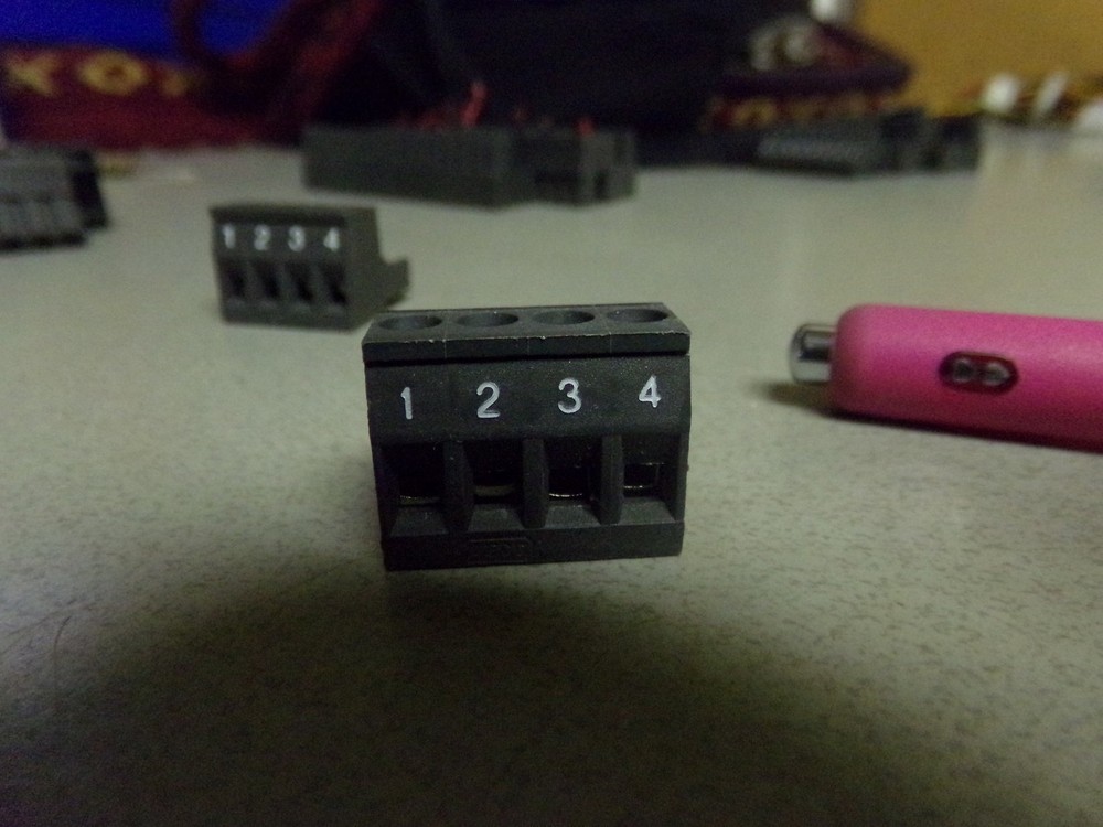 Connector with 4 Terminals *FREE SHIPPING*