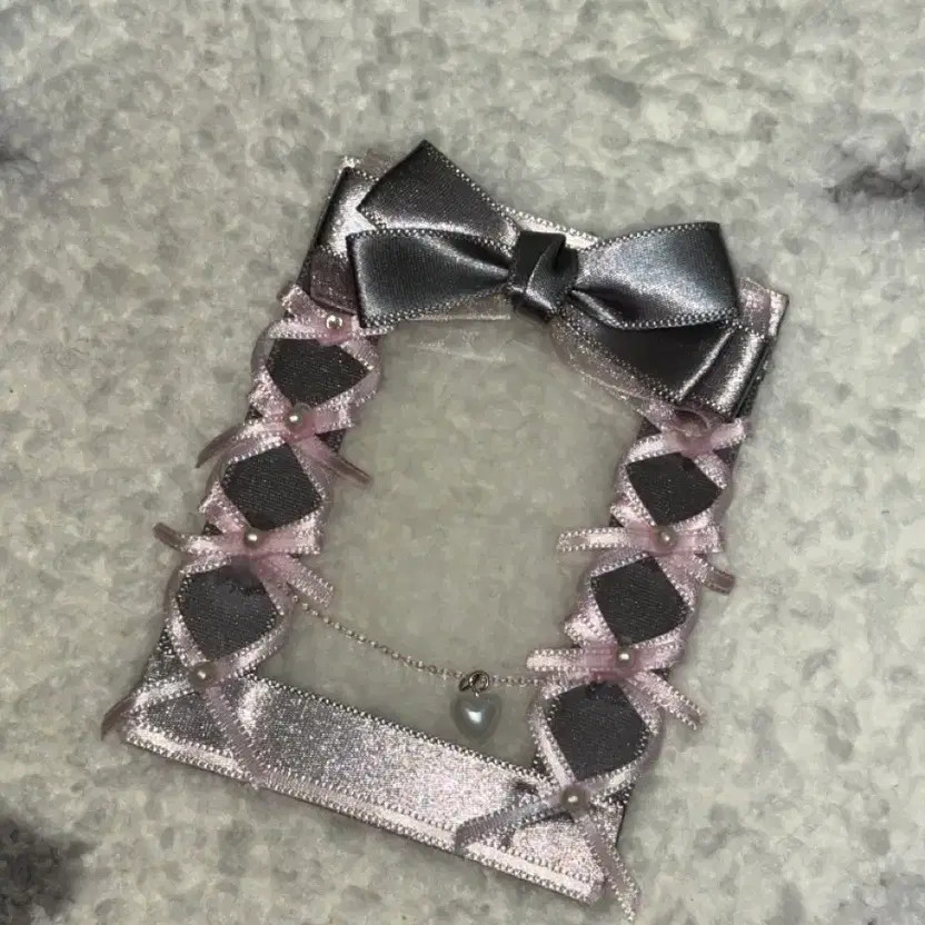 Ribbon Toploader Card Holder - Lightly Used