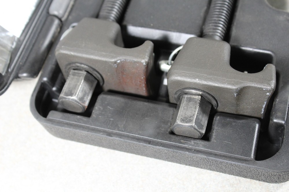 Maddox ME4-1 2PC MacPherson Strut Spring Compressor Set with Carrying Case