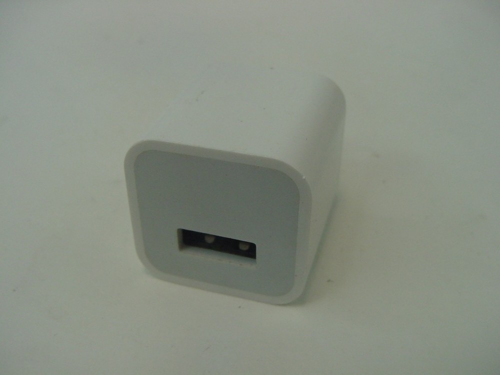 GENUINE APPLE WALL PLUG A1443
