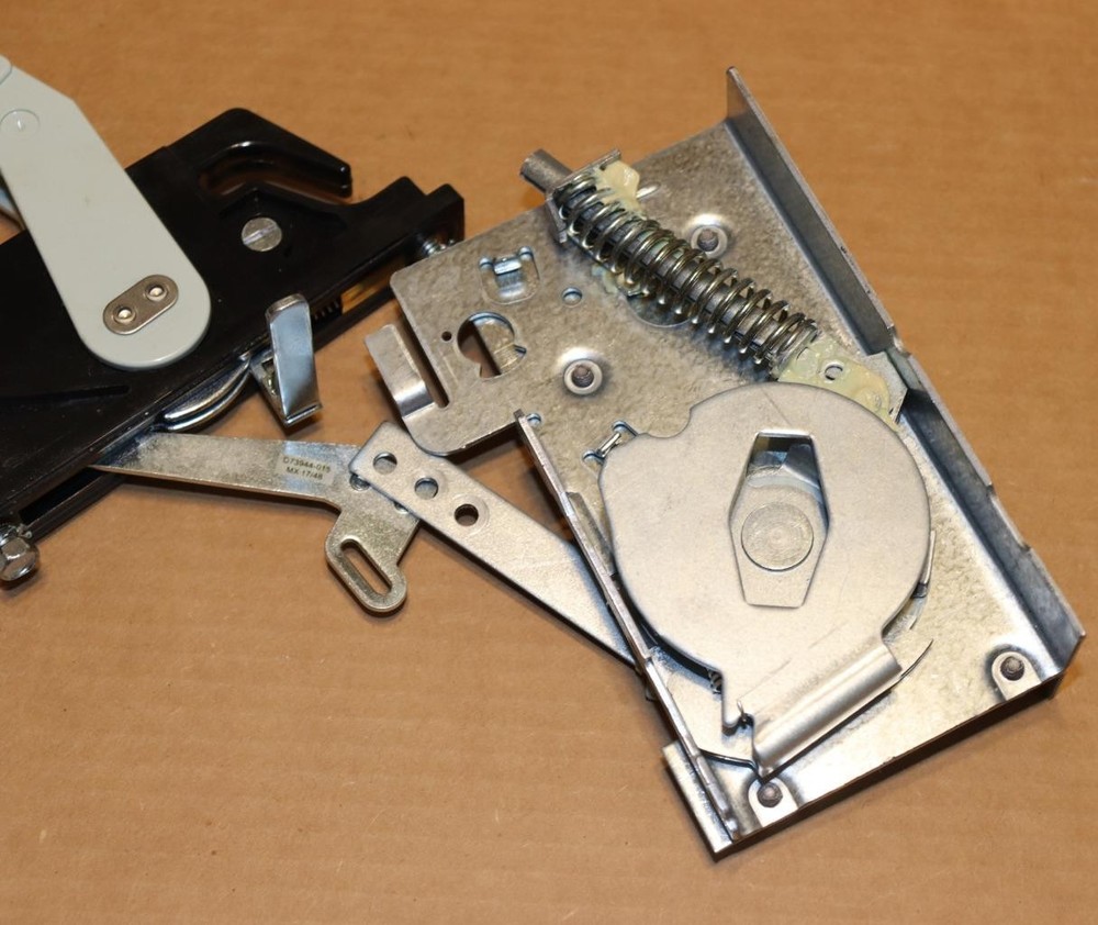 One Replacement Handle Assembly Siemens Motor Starter Combination Enclosure