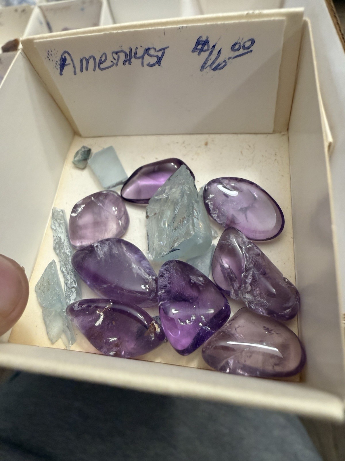 over 30 mixed specimens amethyst flourite blue holly agate