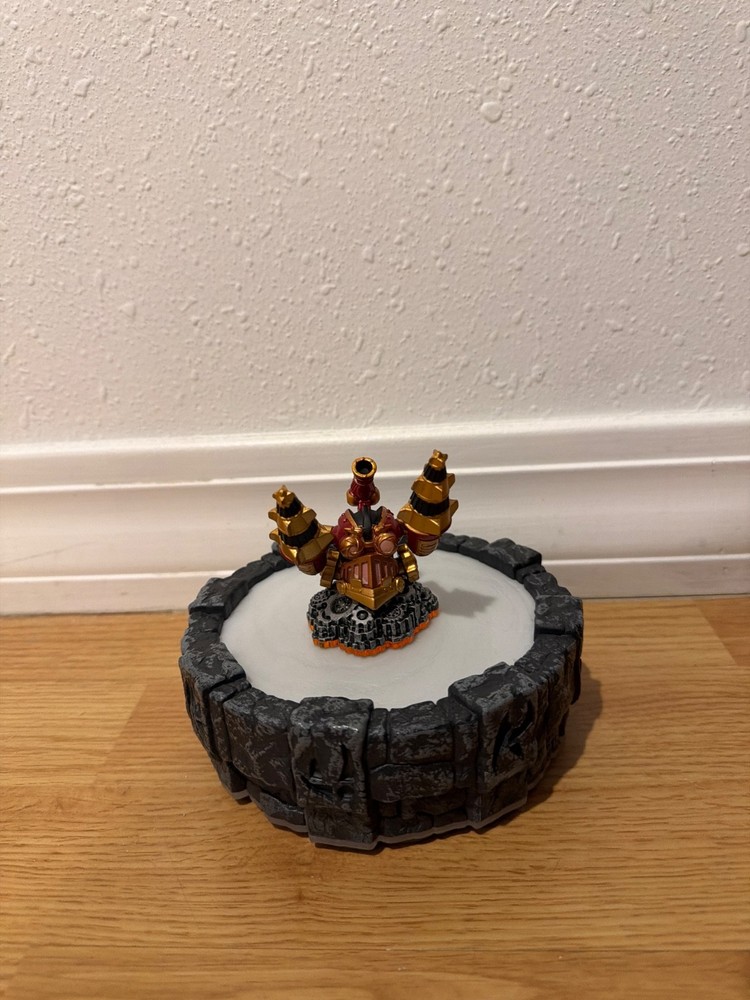 Skylanders Giant Figures | 14 pieces total | Read description