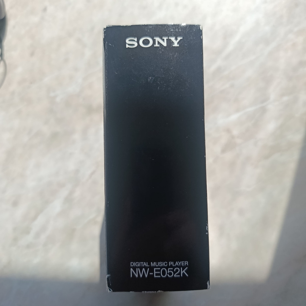 Sony NW-E052K 2GB Completed in Box Used